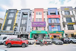 Swing & Pillows - KL Sri Petaling - Image 3