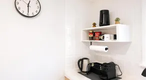 Bright Private 1BR Suite with Separate Entrance - Image 5