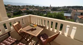 Apartments by the sea Sumartin, Brac - 2951 - Image 4