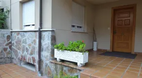 H130 Villa adosada con jardín y txoko by Egona - Image 5