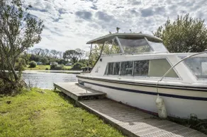 Lake Side Luxury Tourer, Carn Springs , Near Tenby - Image 4