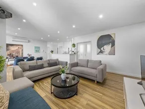 Modern 3BR & 2 Free Parking & Near Darling Harbour & CBD - Image 4
