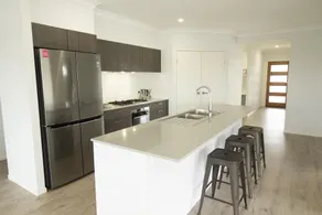 Spacious 4-Bed House in Leafy Plainland - Image 4