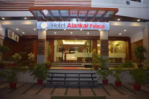 Hotel Alankar Palace - Image 1