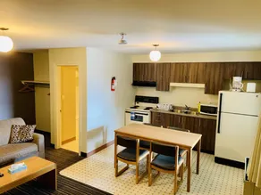 Green Acres Motel - Image 3