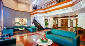 Holiday Hotel - Image 5
