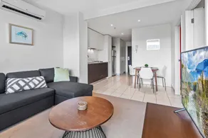 Central 1-Bed Apartment with Secure Parking - Image 2
