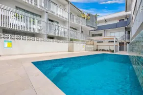 Luxurious 2BR Abode in Superb Location! - Image 4