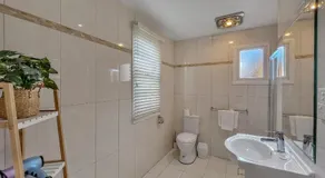 Bright 3-bedroom apartment - Central Armidale - Image 5