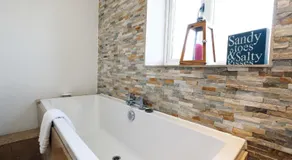"Rosecroft" - Perfect Retreat for Business & Leisure - Close to Celtic Manor and ICC - Image 3
