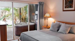 Lake Russell Lakeside Retreat - Image 2