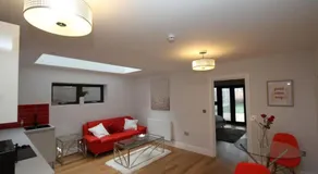 Lovely One Bed Apartment-Near All Transport-Village-FreeParking - Image 2