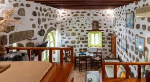 Vintage White House Patmos - Image 2