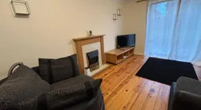 Cosy 2 Bedroom House - Large Driveway, EV Socket, WiFi, Contractor & Leisure Stays - Image 5