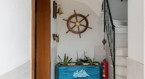 Yellow house - Image 4