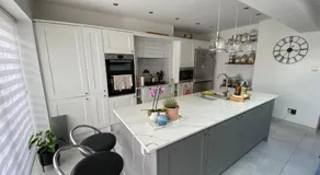 Modern home in Cardiff City Centre - Image 3