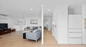 Baileys Beach House - Image 2
