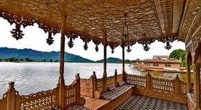 T luxury Heritage houseboat - Image 4