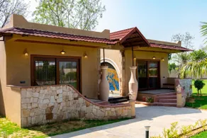 ELIVAAS, Tiger Cave Suite with Pvt and Shared Pool On Main Ranthambore Rd - Image 5