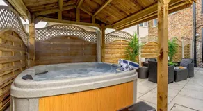 3 Bed House With Hot Tub Great Ayton - TOP Terrace - Image 4