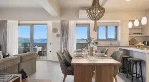 Emmanuel's Sea View Luxury Apartment - Image 4