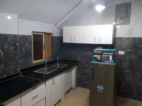 House - Sleeps 6 & Free Parking - Image 3