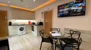 Kennedy House by Blackpool Service Apartments - Image 2
