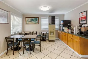 Econo Lodge Sturbridge Route 20 - Image 3