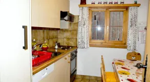 Questo appartamento di 3 1/2 locali si trova al 1 ° - Image 4