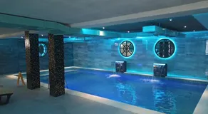 White pearl & SPA - Image 3