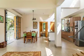 Spacious 3BR Daveys Townhouse with Private Lawn Pet Friendly and Complimentary Breakfast - Image 5