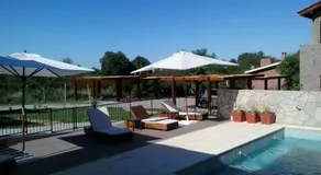 Lom Suites - Image 2