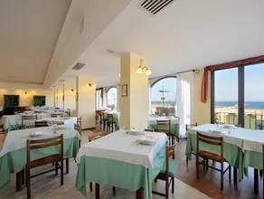 Ambasciatori Hotel - Beach Front -Breakfast XXL & Brunch until 12 30pm - Image 2