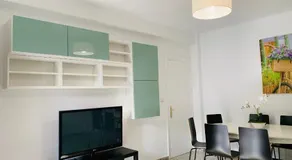 Casa con Jardín con 2 alojamientos, con jardines no compartidos y aparcamiento privado - Image 2