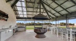 Kilsby Sinkhole & Accommodation - Image 5