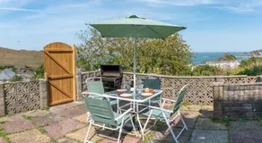 The Tempest quirky apartment with stunning views - Image 4