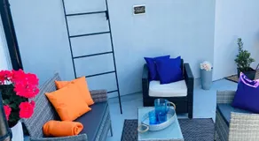 Funky cozy cottage with outside space - Image 2