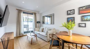 The White Flats Les Corts - Image 2