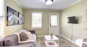 Peaceful Retreat in Gated Midtown Community - Image 2