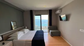Beachfront Comfort Apartments SINAJKO - Image 2