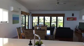 Woolamai Beach Haven, Easter Special, wine, chocs - Image 3