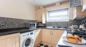 4 bed home, driveway parking ideally located in Latchford, Warrington - Executive St Marys House - Image 5