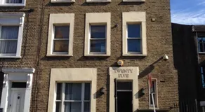 Studio Apartment - Entire Lower Ground Floor - Only 7 Mins Walk Kings Cross St Pancras Station - Image 4