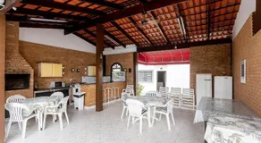 Casa com piscina e churrasqueira próximo à praia - Image 2
