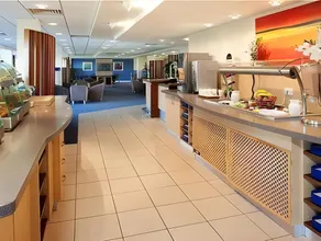 Holiday Inn Express Cardiff Airport By IHG - Image 2