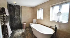 Lavish4Bed Mansion in Warrington - Image 2