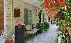 Hospiatly with beatiful foods and sea - Image 3
