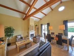 Villa with fire place in Loire region - Image 2
