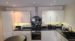 1 Bed Flat - Sleeps 4 - Parking - Wifi - Image 4
