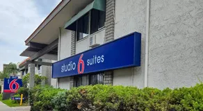 Studio 6 Suites Santa Ana, CA - Image 3